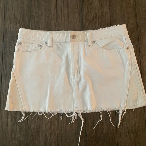 Free People Patched Up Ivory Denim Mini Skirt. Sz 28 - Picture 12 of 13